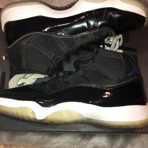 Air Jordan 11 retro size 9.5